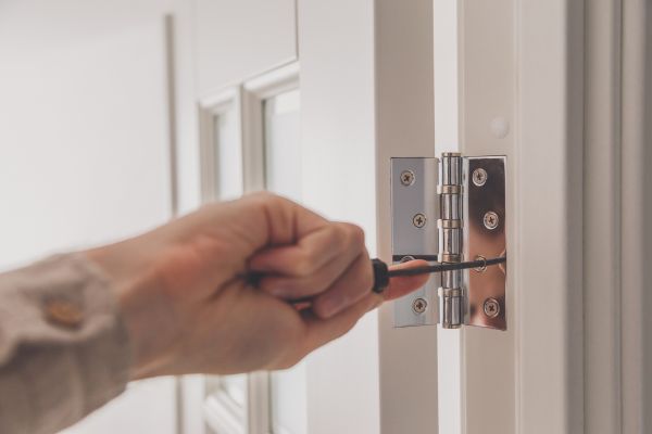 Cost of Hinge Repair in Bellevue